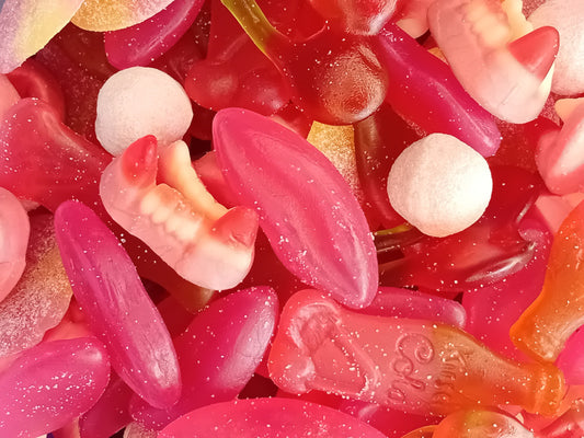 Découvrez notre sélection irrésistible de bonbons rouges, spécialement conçus pour les amateurs de saveurs fruitées et acidulées.